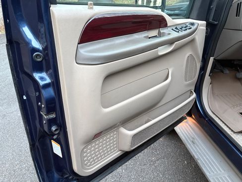 Used 2003 Ford Excursion Eddie Bauer image 24