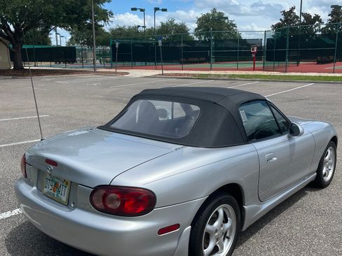 Used 2002 MAZDA MX-5 Miata RWD image 6