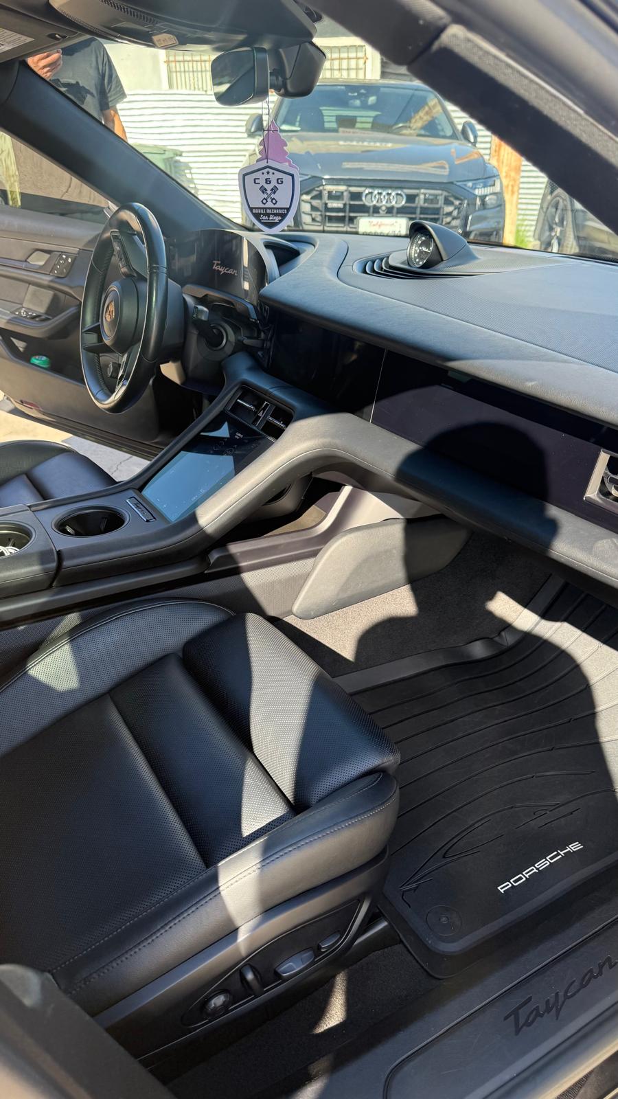Used 2022 Porsche Taycan RWD image 21