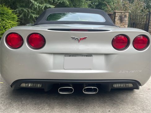Used 2006 Chevrolet Corvette Convertible w/ Preferred Equipment Group RWD image 2