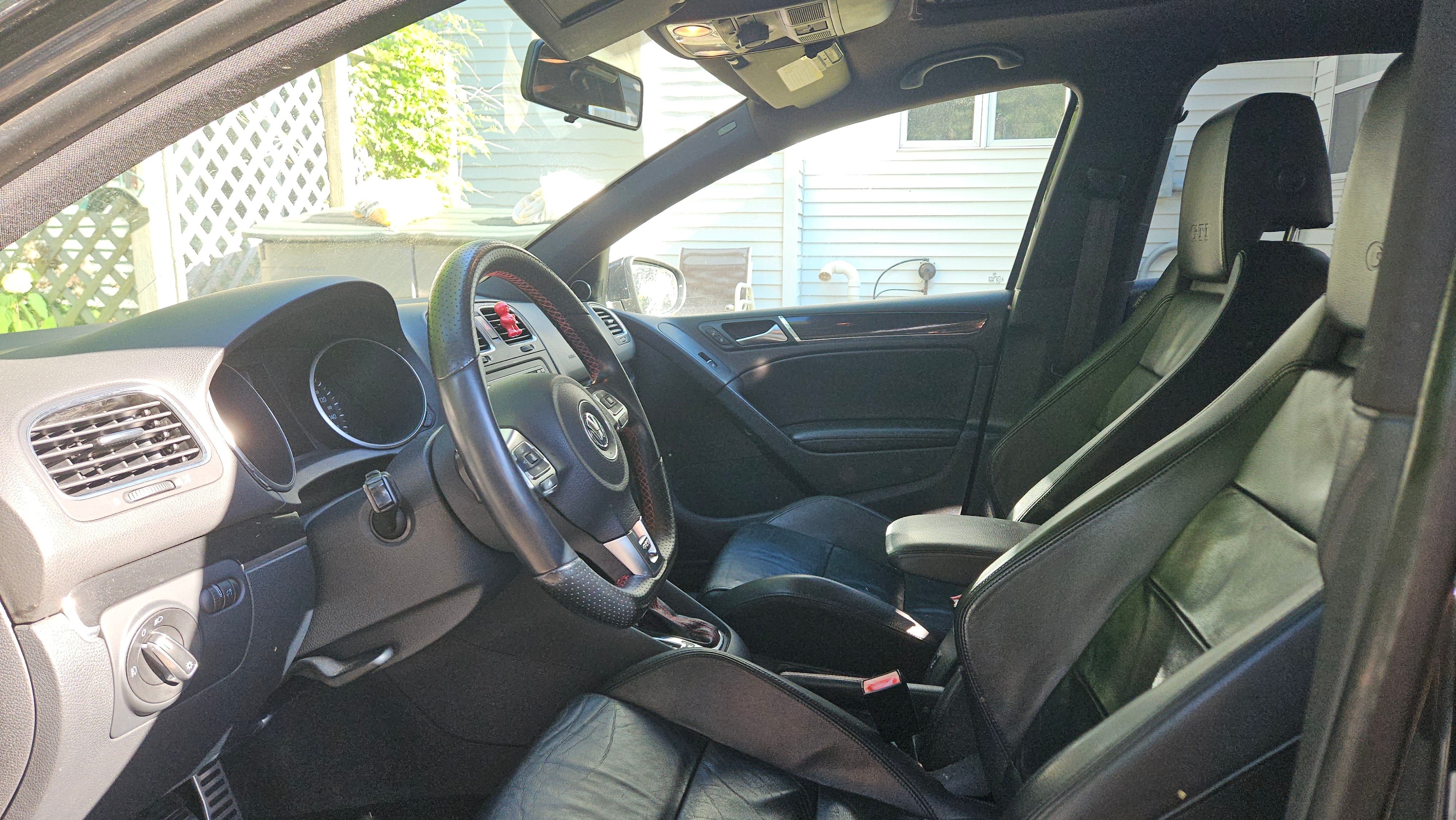 Used 2010 Volkswagen GTI 4-Door FWD image 5