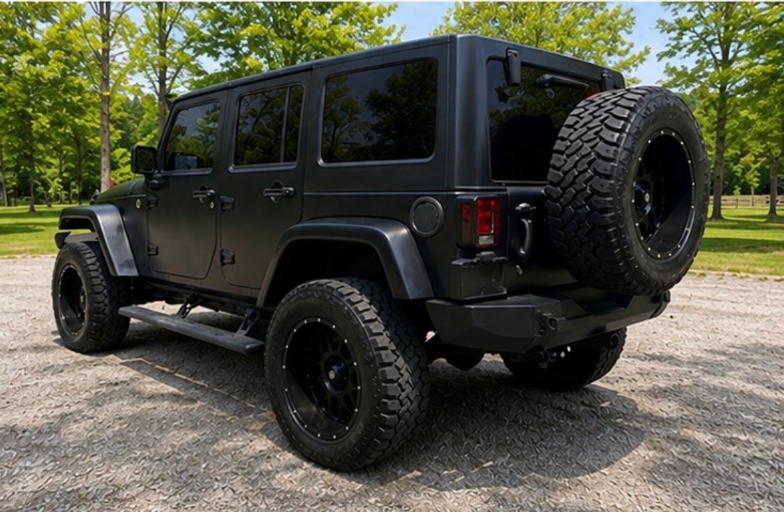 Used 2016 Jeep Wrangler Unlimited Sahara w/ Connectivity Group AWD/4WD image 4