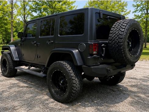 Used 2016 Jeep Wrangler Unlimited Sahara w/ Connectivity Group AWD/4WD image 4