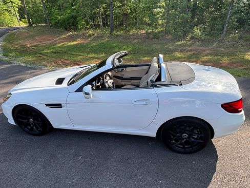 Used 2017 Mercedes-Benz SLC 300 image 5