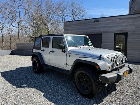 Used 2010 Jeep Wrangler Unlimited Sport image 4