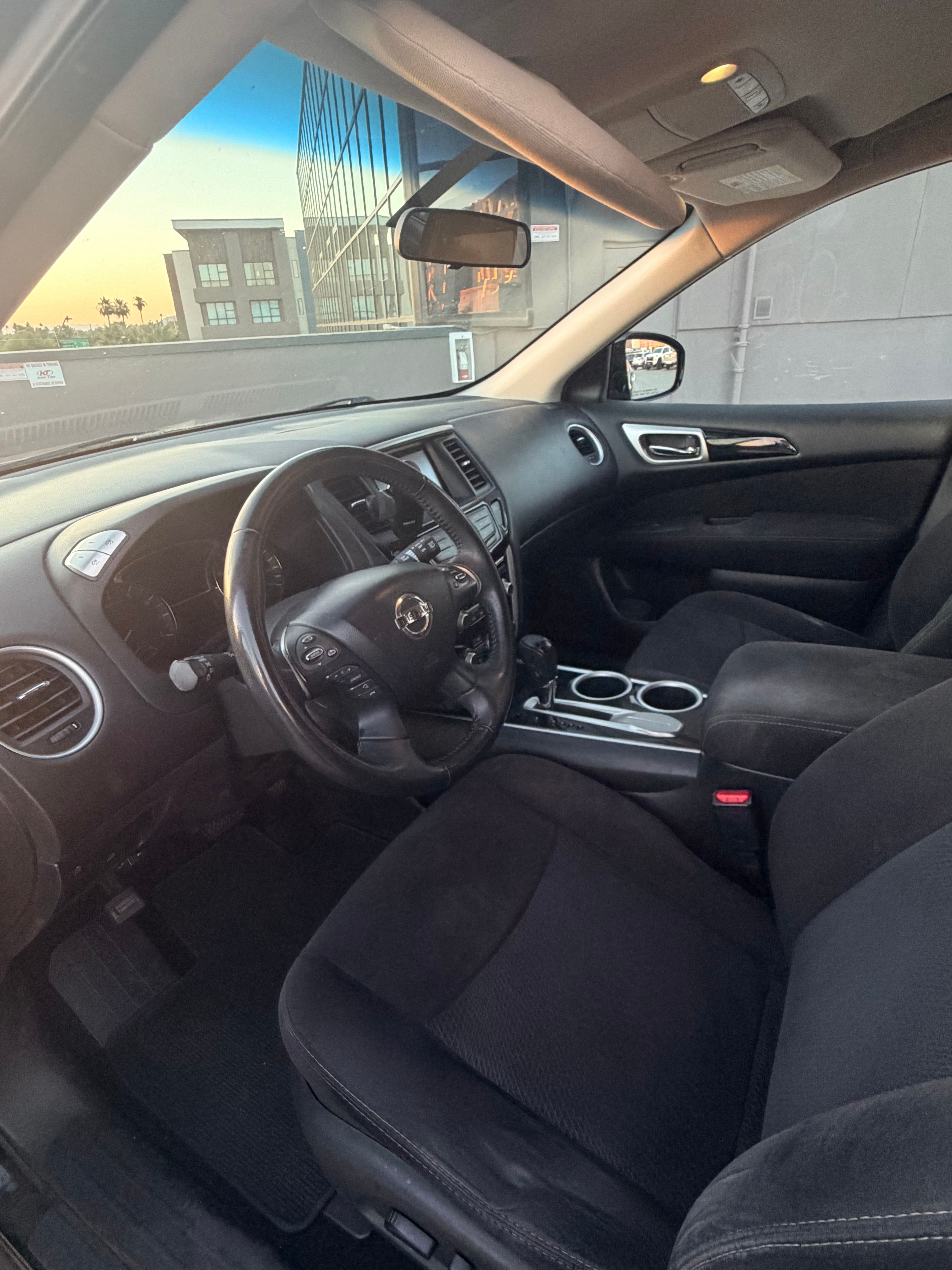 Used 2014 Nissan Pathfinder SV FWD image 5