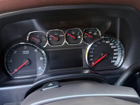 Used 2015 Chevrolet Silverado 1500 High Country w/ High Country Premium Package AWD/4WD image 9