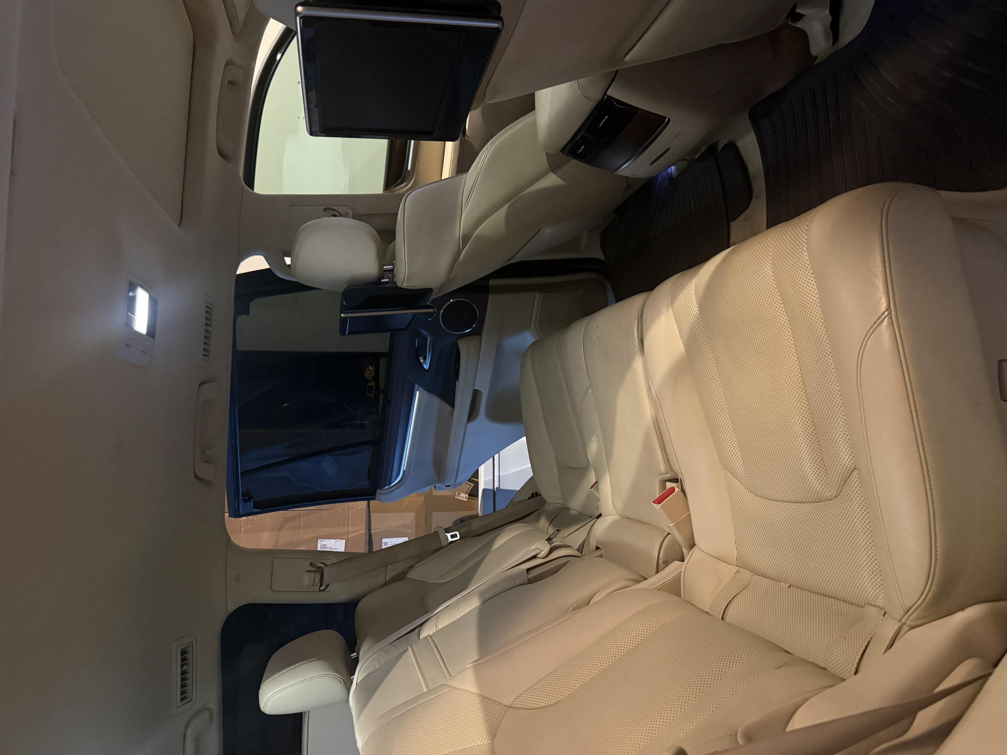 Used 2018 Lexus LX 570 4WD w/ Luxury Package image 10