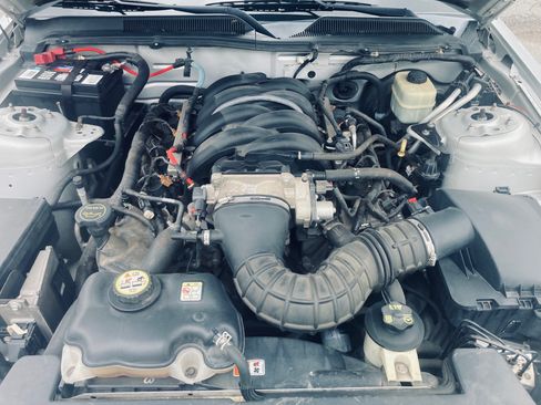 Used 2005 Ford Mustang GT Premium image 10