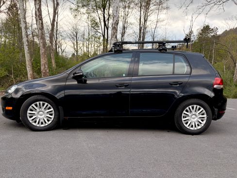 Used 2014 Volkswagen Golf 4-Door FWD image 2