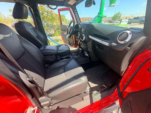 Used 2015 Jeep Wrangler Unlimited Sahara AWD/4WD image 9