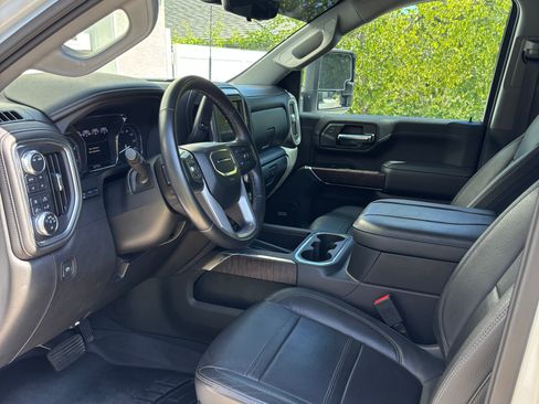 Used 2023 GMC Sierra 2500 Denali w/ Denali Ultimate Package AWD/4WD image 6