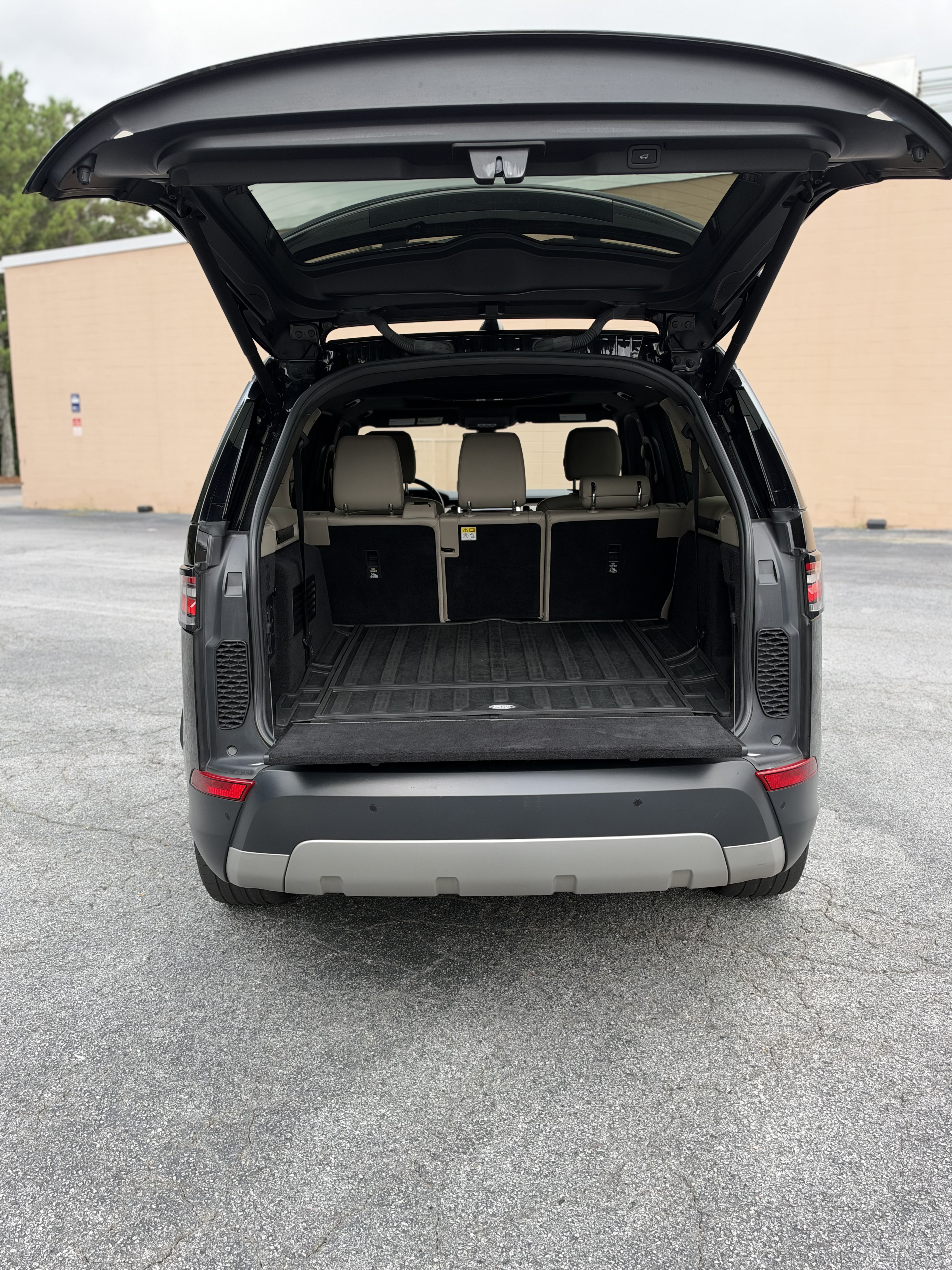 Used 2019 Land Rover Discovery HSE AWD/4WD image 5