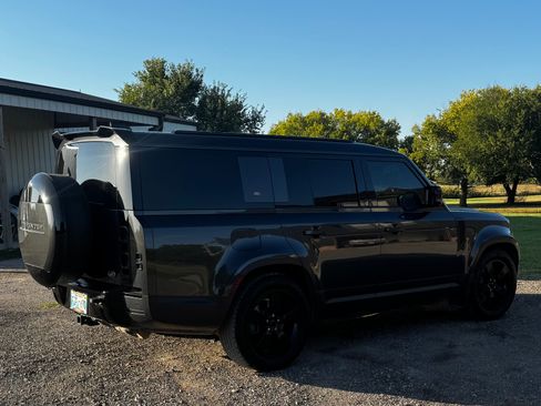 Used 2023 Land Rover Defender 130 First Edition image 9