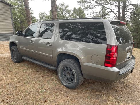 Used 2008 Chevrolet Suburban LT w/ LT Preferred Equipment Group image 5