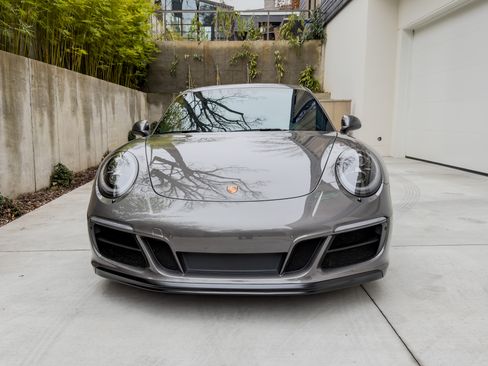 Used 2018 Porsche 911 GT3 RS image 2