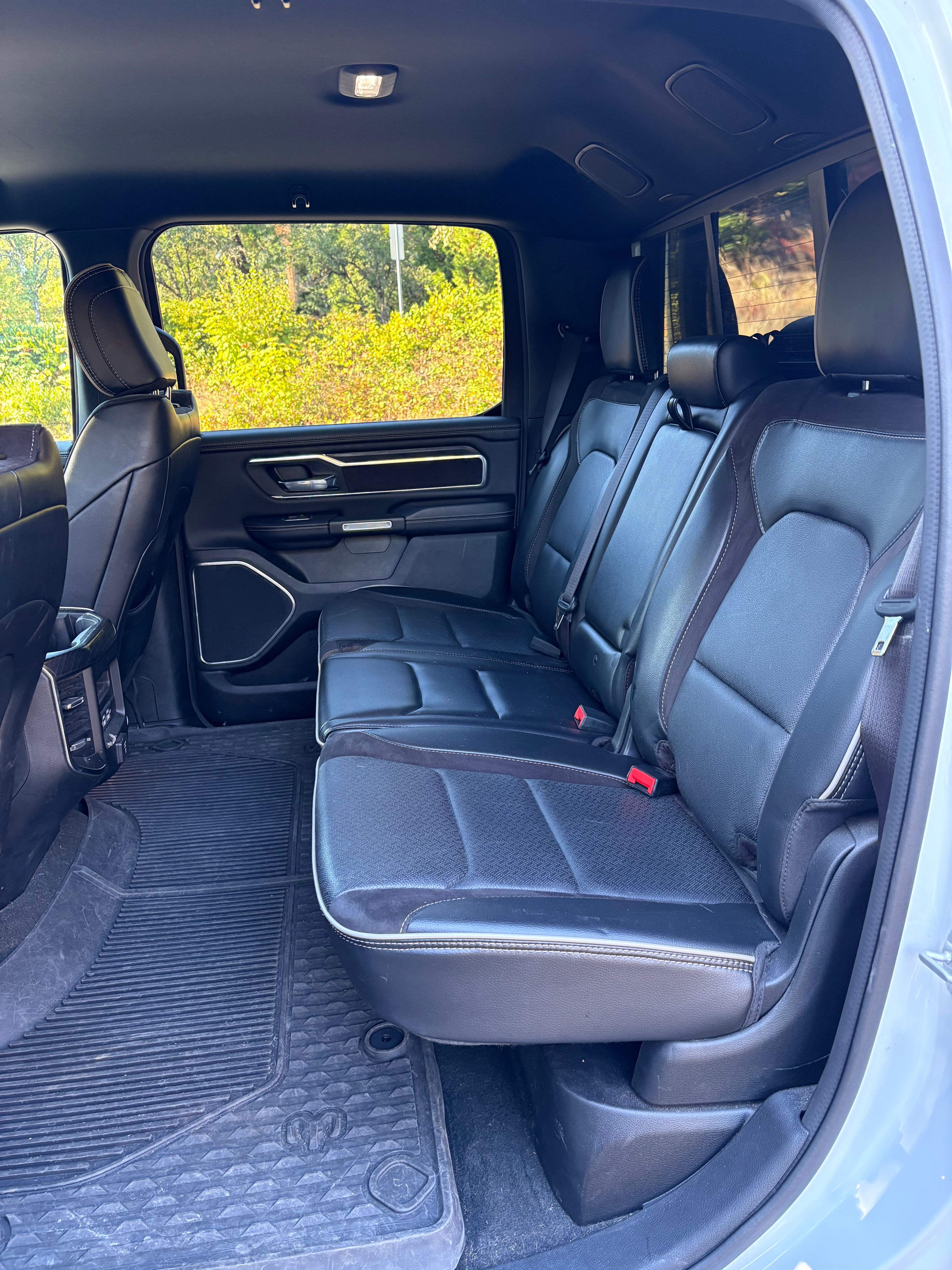 Used 2023 RAM 1500 Laramie AWD/4WD image 10