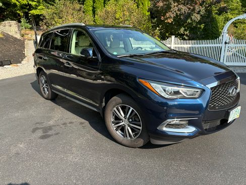 Used 2017 INFINITI QX60 Luxe w/ Premium Plus Package AWD/4WD image 2