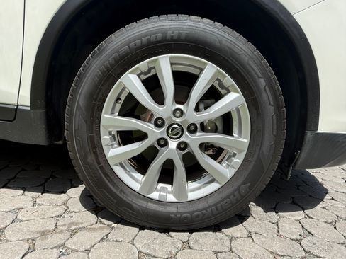 Used 2020 Nissan Rogue SV image 24