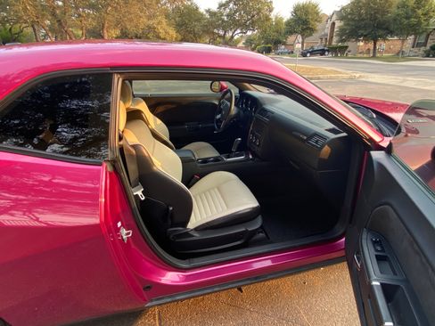 Used 2010 Dodge Challenger SRT8 w/ Furious Fuchsia Group RWD image 5