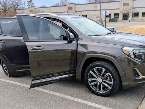 Used 2019 GMC Terrain Denali w/ Driver Alert Package II image 2