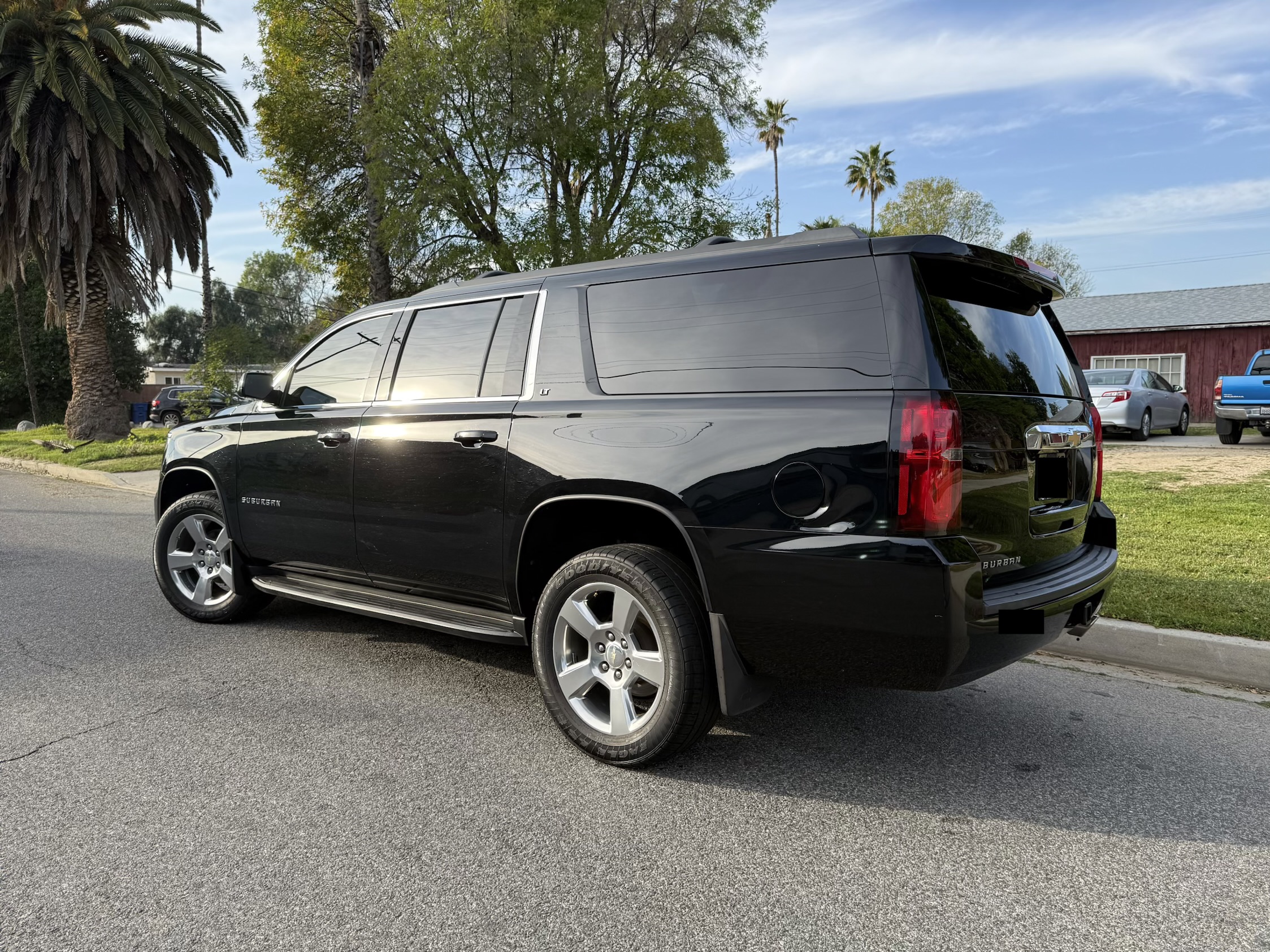 Used 2019 Chevrolet Suburban LT RWD image 12