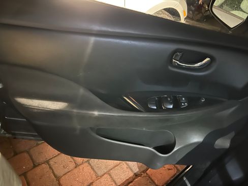 Used 2015 Nissan Leaf SV w/ LED & Quick Charge Package image 16