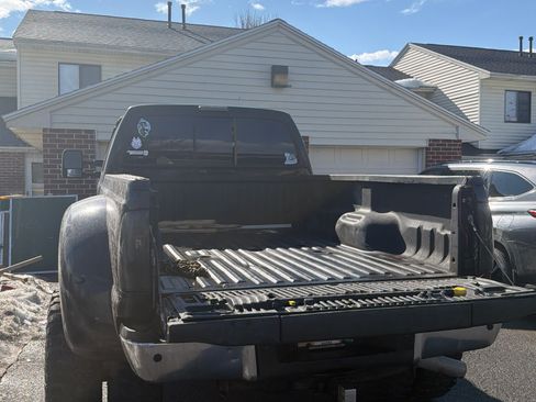 Used 2005 Ford F350 Lariat image 2