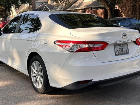 Used 2018 Toyota Camry LE FWD image 8
