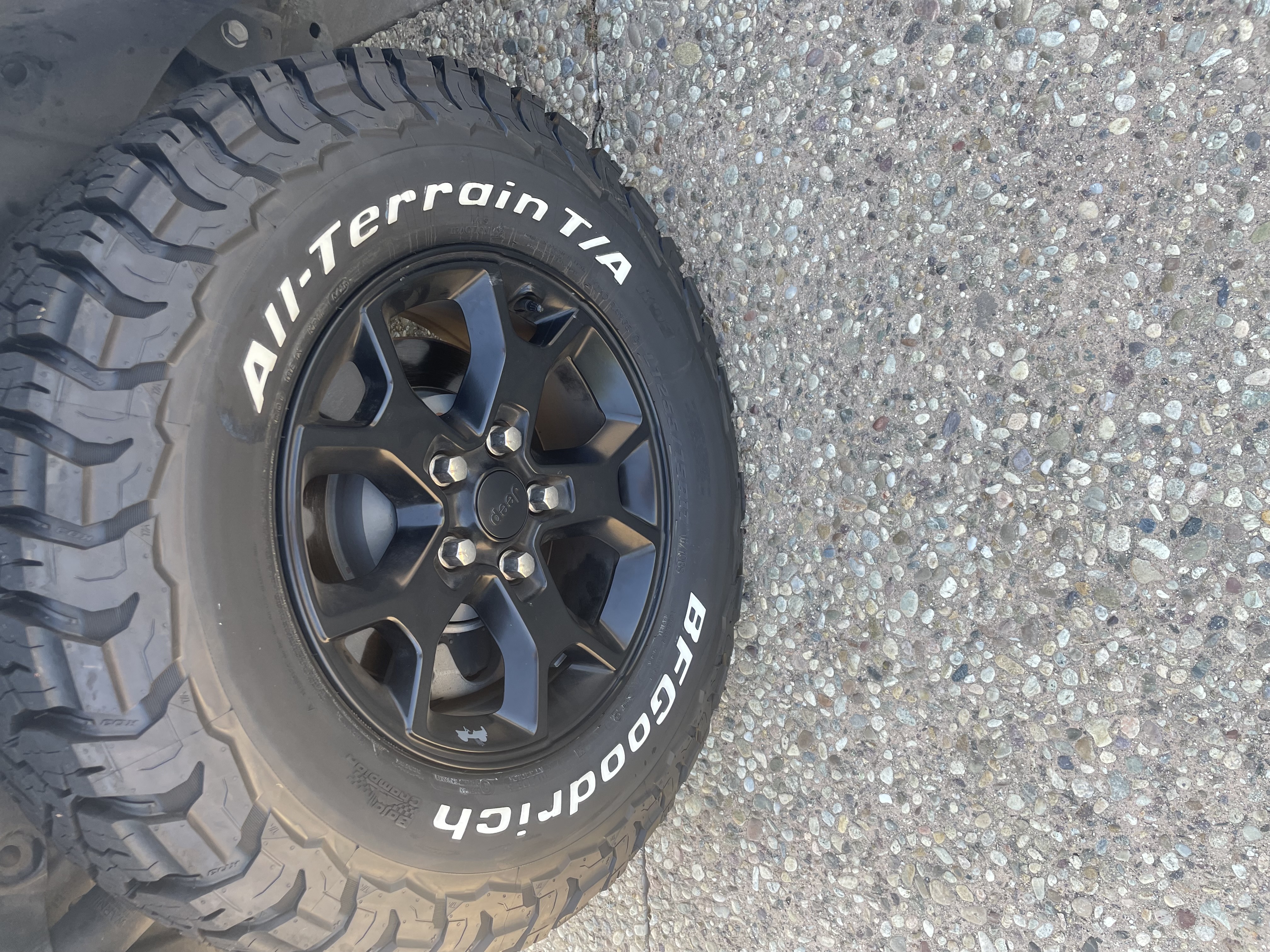Used 2018 Jeep Wrangler Unlimited Sahara w/ Quick Order Package 24M Moab AWD/4WD image 17