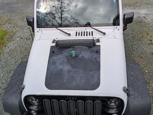 Used 2015 Jeep Wrangler Sport image 14