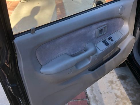 Used 2002 Toyota Tacoma 2WD Xtracab image 12