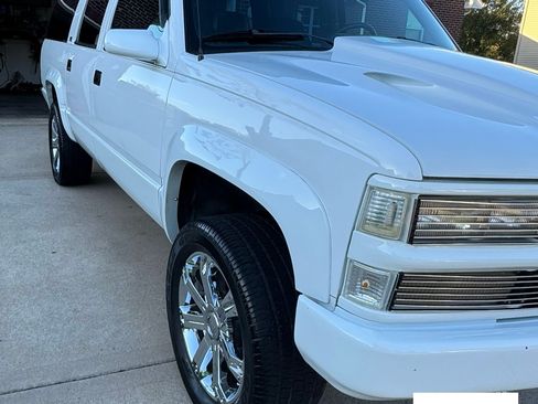 Used 1993 Chevrolet Suburban 4WD image 9