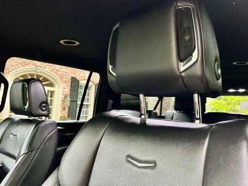 Used 2023 Cadillac Escalade ESV Luxury RWD image 22