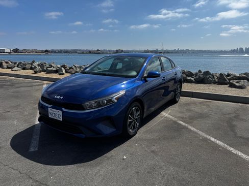 Used 2023 Kia Forte LXS w/ LXS Technology Package FWD image 1