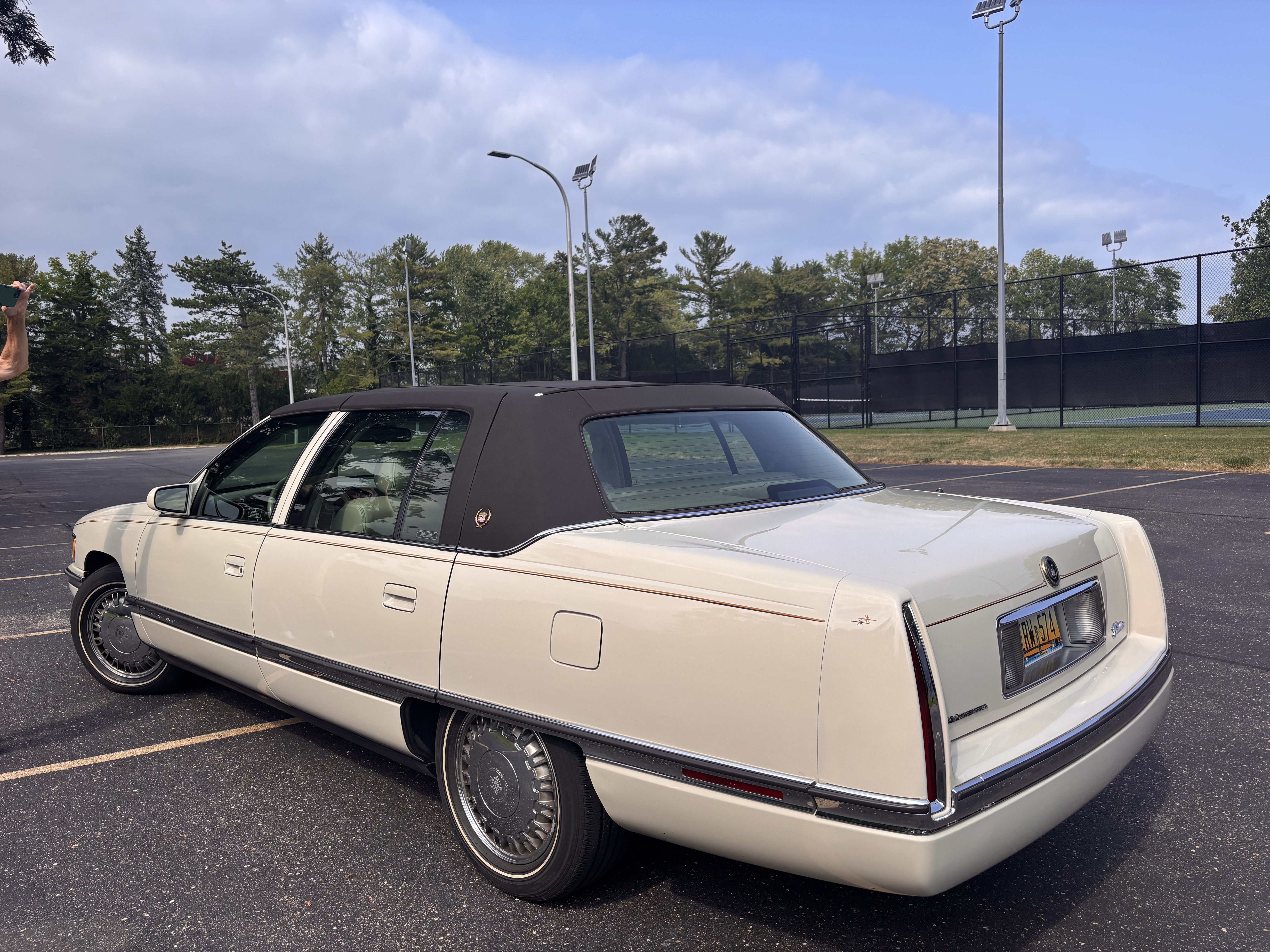 Used 1996 Cadillac De Ville Sedan FWD image 4
