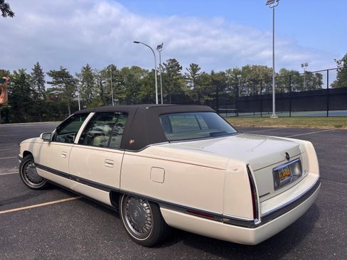 Used 1996 Cadillac De Ville Sedan FWD image 4