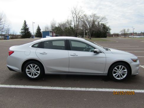 Used 2017 Chevrolet Malibu LT FWD image 6