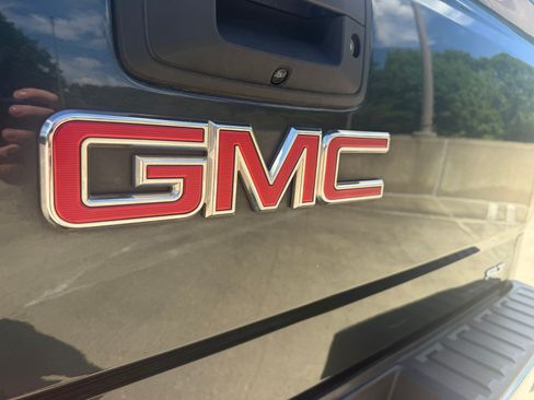 Used 2018 GMC Sierra 1500 SLT w/ Suspension Package, Off-Road AWD/4WD image 16