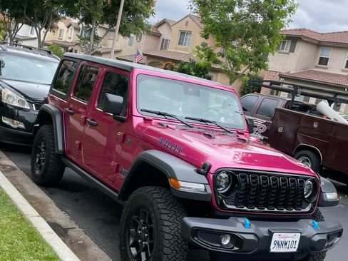 Used 2024 Jeep Wrangler Unlimited image 6