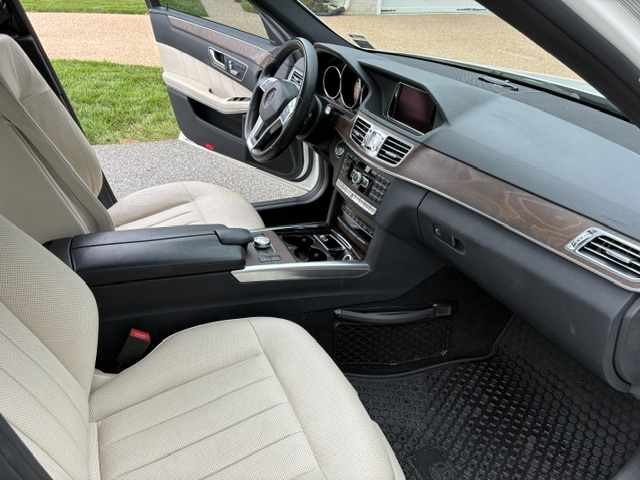 Used 2014 Mercedes-Benz E 550 4MATIC Sedan image 17