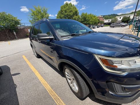 Used 2016 Ford Explorer FWD image 2