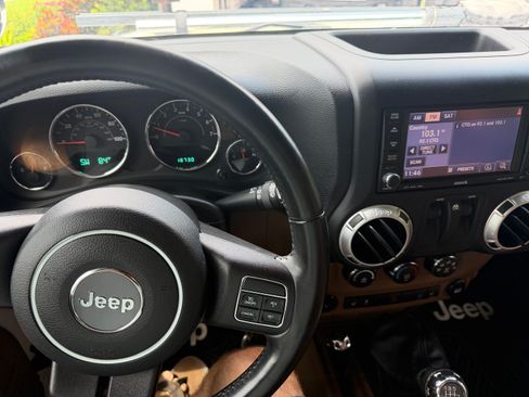 Used 2012 Jeep Wrangler Sahara AWD/4WD image 20