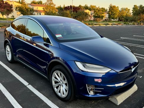 Used 2019 Tesla Model X Long Range image 1