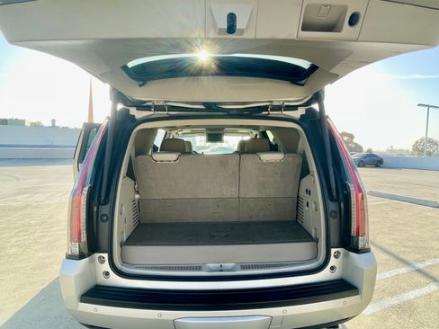 Used 2016 Cadillac Escalade Premium image 15