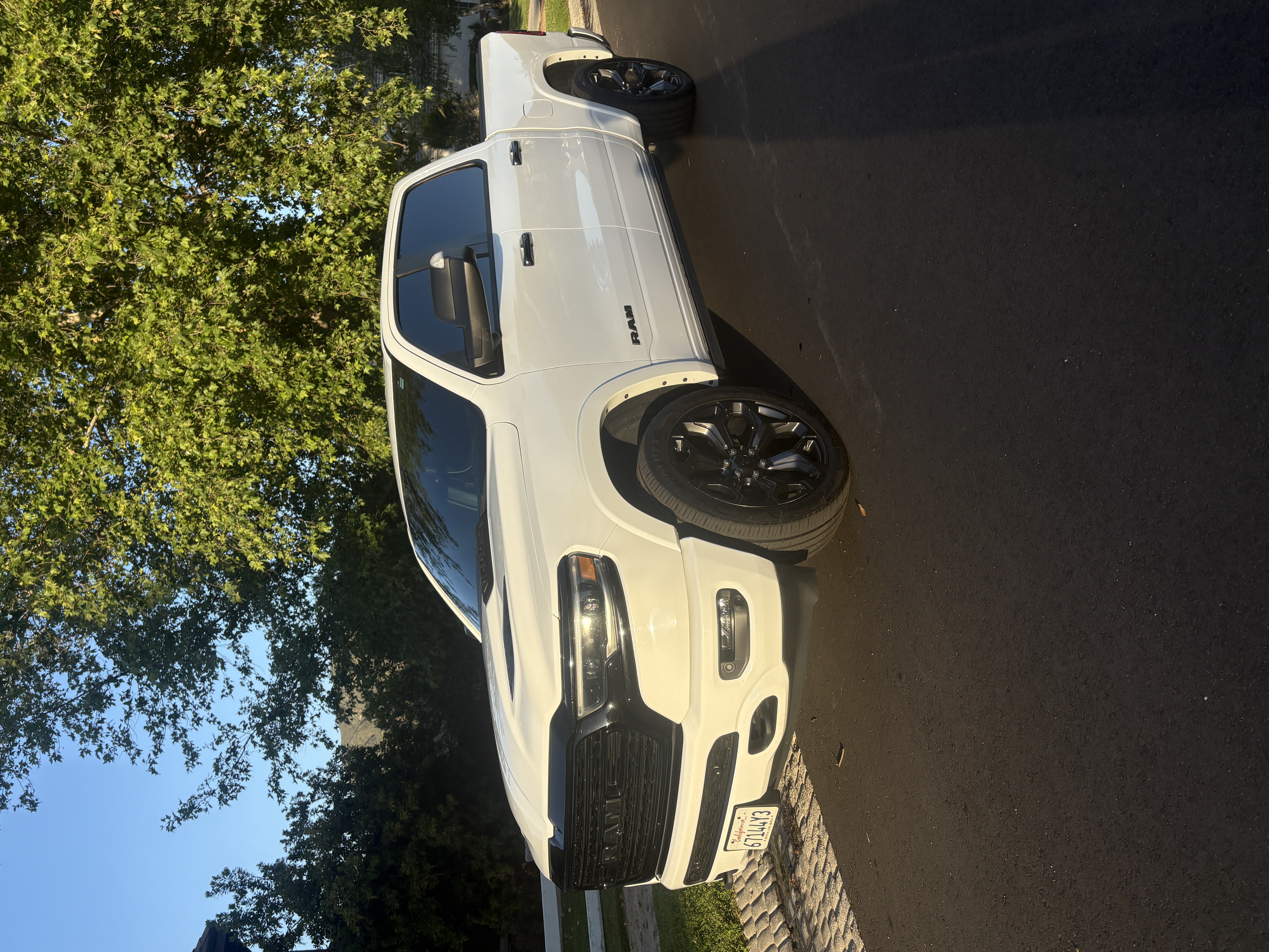 Used 2023 RAM 1500 Limited AWD/4WD image 1