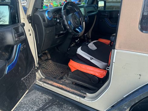 Used 2017 Jeep Wrangler Sport image 12