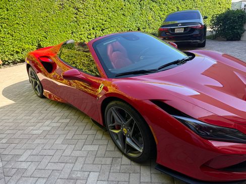 Used 2022 Ferrari F8 Tributo image 12