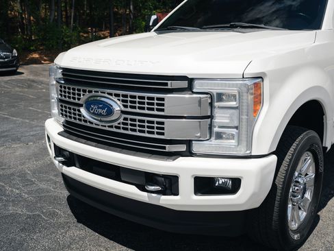 Used 2019 Ford F250 Platinum w/ Platinum Ultimate Package AWD/4WD image 5