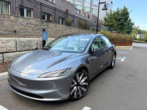 Used 2025 Tesla Model 3 Long Range RWD image 5